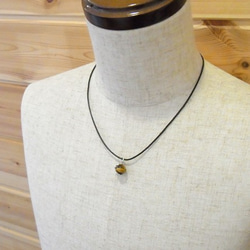 Frog ball pendant Tiger Eye leather cord necklace 第4張的照片