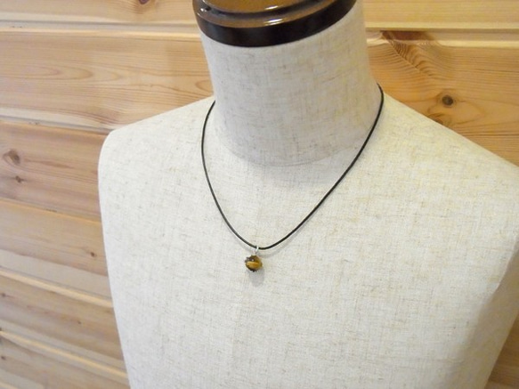 Frog ball pendant Tiger Eye leather cord necklace 第4張的照片