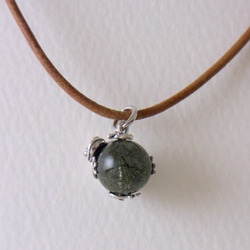 Frog ball pendant green rutile quartz leather cord necklace 第3張的照片