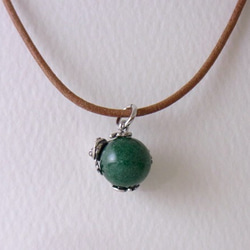 Frog ball pendant aventurine leather cord necklace 第3張的照片