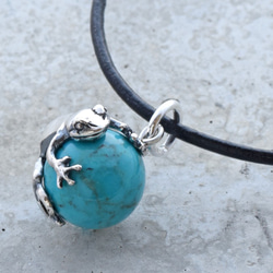Frog ball pendant turquoise leather cord Necklace 第1張的照片