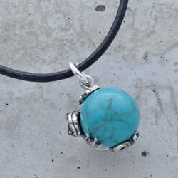 Frog ball pendant turquoise leather cord Necklace 第2張的照片