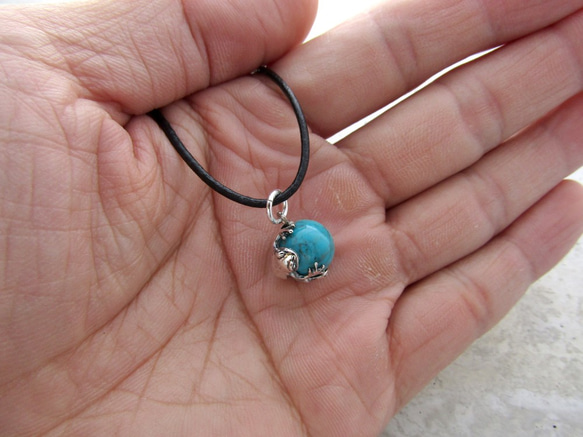 Frog ball pendant turquoise leather cord Necklace 第5張的照片