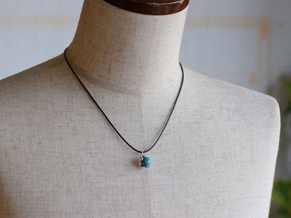 Frog ball pendant turquoise leather cord Necklace 第7張的照片