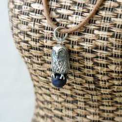 Owl pendant lapis lazuli leather cord necklace 第1張的照片