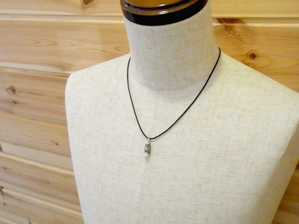 Owl pendant Blue Moon Stone leather cord necklace 第5張的照片