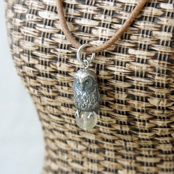 Owl pendant gold rutile quartz leather cord necklace 第1張的照片