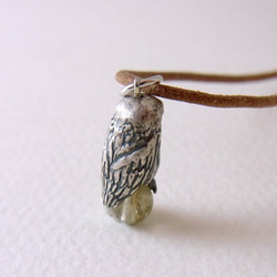 Owl pendant gold rutile quartz leather cord necklace 第3張的照片