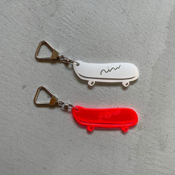 ○ Skateboard key chain ○ White 4枚目の画像