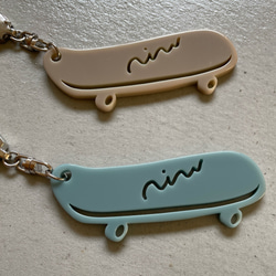 ○ Skateboard key chain ○ Pearl gray 3枚目の画像