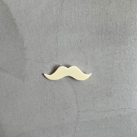 ○Beard brooch ○ Ivory 3枚目の画像