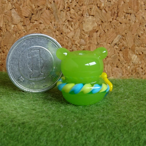 金色のカエルと蟹、蝶、バッタ、トンボなどの彫金箱 金色のカエルと蟹