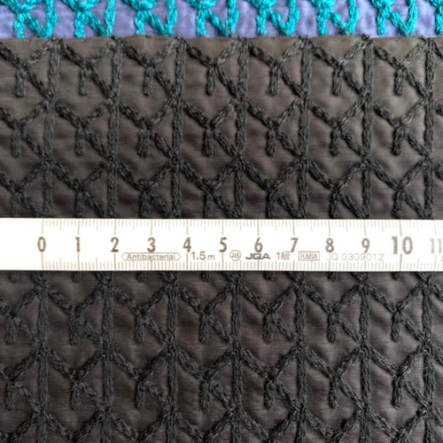 立体的な幾何学柄の刺繍生地(#PT10154) 生地 アトリエ明林繊維