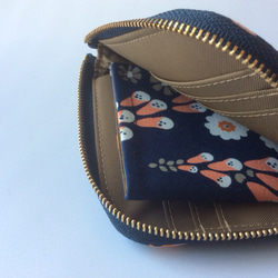 ミニ財布　Ｌ字ファスナー　キツネとキツネノテブクロ 3枚目の画像