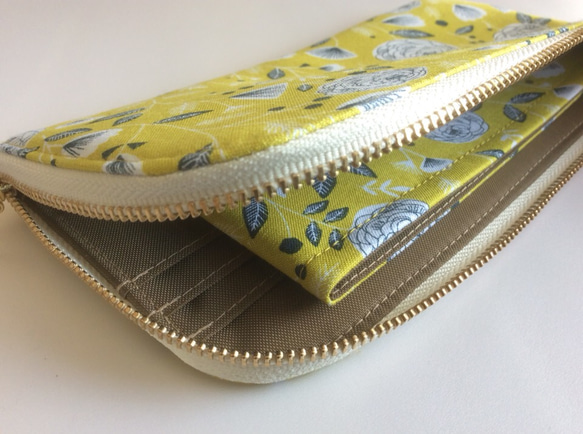 スリムで軽い長財布　Ｌ字ファスナー  バラ 1枚目の画像