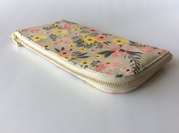 スリムで軽い長財布　Ｌ字ファスナー  Taupe petal 1枚目の画像