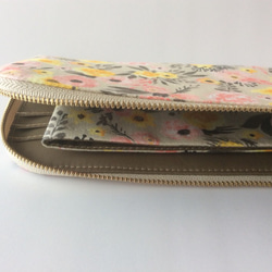 スリムで軽い長財布　Ｌ字ファスナー  Taupe petal 3枚目の画像