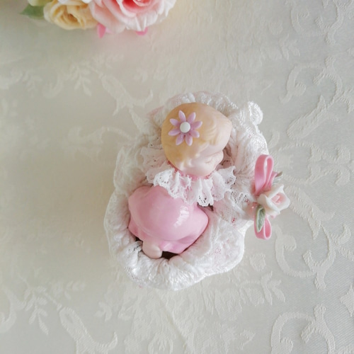 SOLD】幸せベビー《ピンク》【磁器 人形 レース ドール】 赤ちゃん