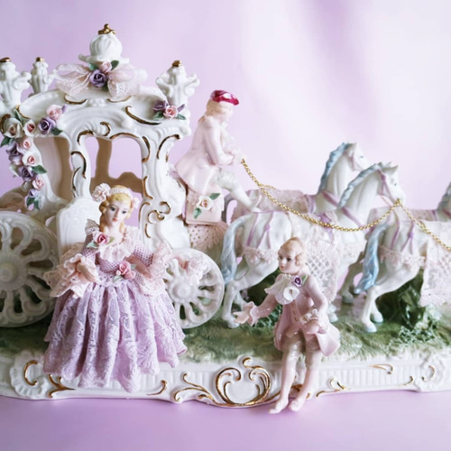 夢をのせて【磁器人形 レースドール】《馬車 クラシックくドレスデン