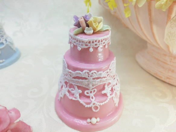 【磁器人形　レースドール】ウェディング ケーキ  《ピンク》  結婚祝い プレゼント ラッキーアイテム 3枚目の画像