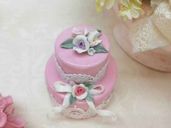 母の日に✨【磁器人形　レースドール】ウェディング ケーキ 二段 《ピンク》  結婚祝い プレゼント ラッキーアイテム 3枚目の画像