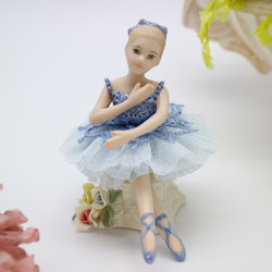 バレリーナ を夢見て S 【 ロイヤルブルー 】 磁器 人形 レース ドール バレエ 発表会 チュチュ プレゼント バラ 2枚目の画像