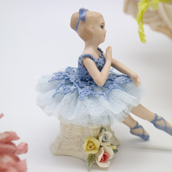 バレリーナ を夢見て S 【 ロイヤルブルー 】 磁器 人形 レース ドール バレエ 発表会 チュチュ プレゼント バラ 4枚目の画像