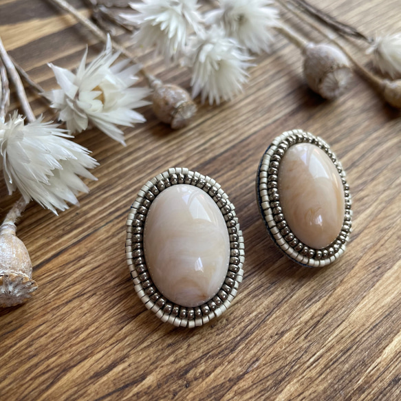 antique cabochon earrings 1枚目の画像