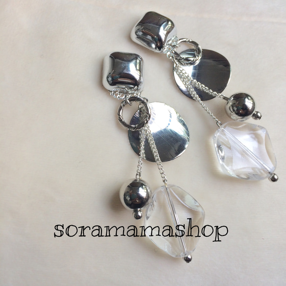silver ×clear earrings 3枚目の画像