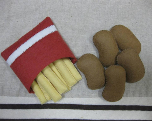 ⑥フライドポテト、チキンナゲット、パックジュース セット
