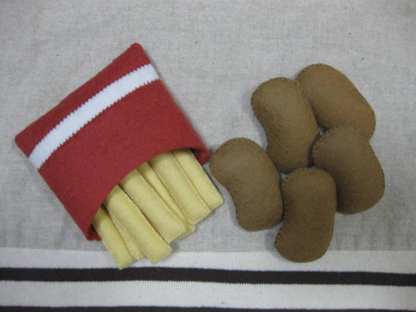 チキンナゲット＆ポテト　ハンドメイド　フェルト　ままごと 1枚目の画像