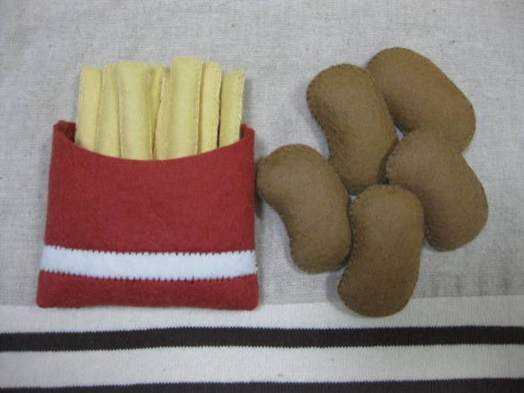 チキンナゲット＆ポテト　ハンドメイド　フェルト　ままごと 3枚目の画像