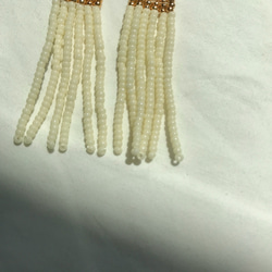 受注生産品 beads pierce "gold×ivory"　フリンジピアス　ビーズピアス 4枚目の画像