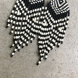 beads pierce "native black×white"　フリンジピアス　ビーズピアス　 4枚目の画像