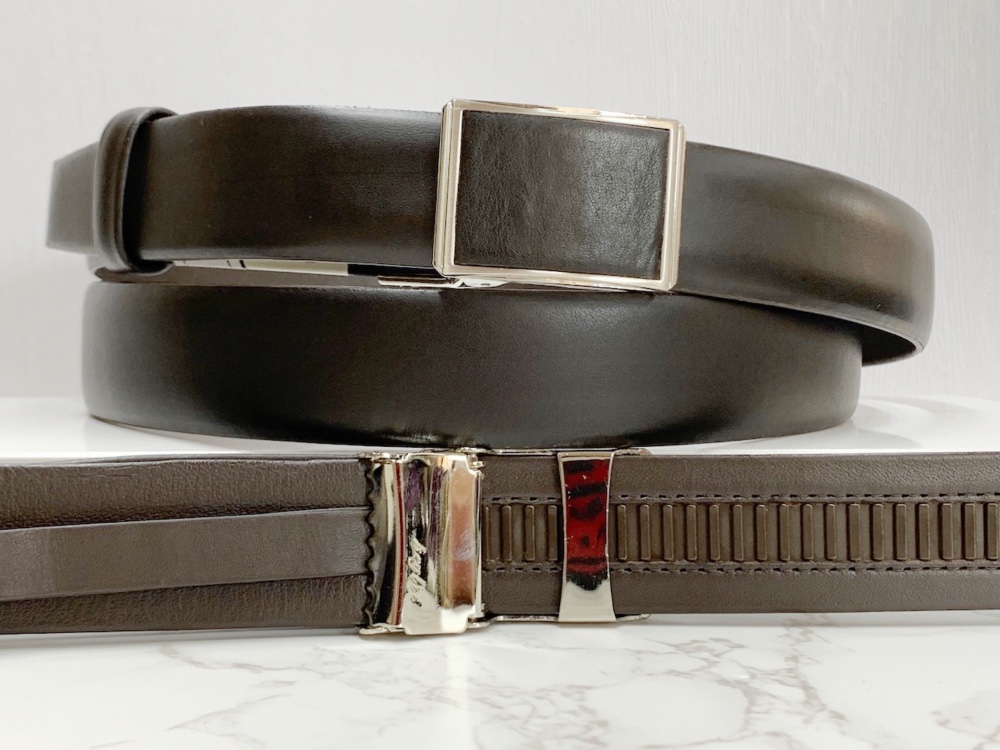 日本製　上質　キップ　牛革　Lサイズ　フリーサイズ　真鍮磨き上げ金具　キーリットシステム