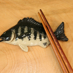 チヌ/クロダイ・陶芸作品 箸置き（標準型-大）（陶 さかな） 2枚目の画像