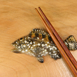 カサゴ（浅瀬型）・陶芸作品 箸置き（標準型-大）（陶 さかな） 2枚目の画像