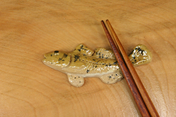 マハゼ・陶芸作品 箸置き（標準型-大）（陶 さかな） 2枚目の画像