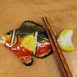 クマノミ・陶芸作品 箸置き（標準型-大）（陶 さかな） 2枚目の画像