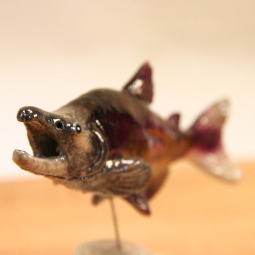 ベニサケ・陶芸作品 置物mini（陶 さかな フィギュア） 立体・オブジェ