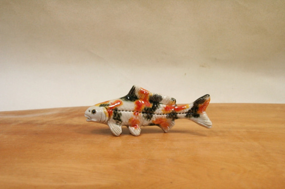 ニシキゴイ（白赤黒）・陶芸作品 置物mini（陶 さかな フィギュア