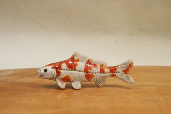ニシキゴイ（白赤）・陶芸作品 置物mini（陶 さかな フィギュア） 立体