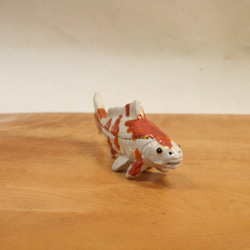 ニシキゴイ（白赤）・陶芸作品 置物mini（陶 さかな フィギュア） 5枚目の画像