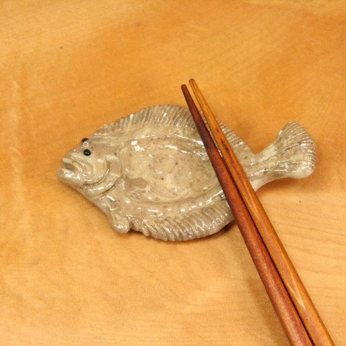 ヒラメ・陶芸作品 豆皿（陶 さかな 箸置き） 薬味皿・豆皿 やすだ陶
