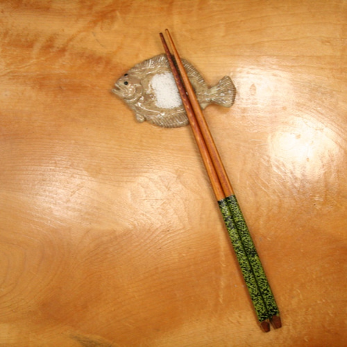 ヒラメ・陶芸作品 豆皿（陶 さかな 箸置き） 薬味皿・豆皿 やすだ陶