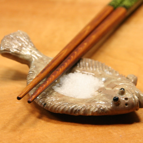ヒラメ・陶芸作品 豆皿（陶 さかな 箸置き） 薬味皿・豆皿 やすだ陶