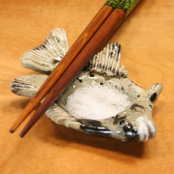 クチジロ・陶芸作品　豆皿（陶 さかな 箸置き） 8枚目の画像