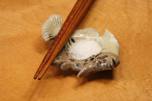 カワハギ・陶芸作品　豆皿（陶 さかな 箸置き） 9枚目の画像