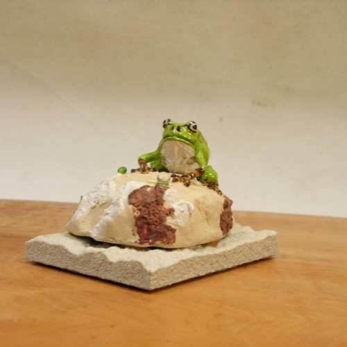 アマガエル（一匹型）陶芸作品 置物（カエル 陶 フギュア） 立体