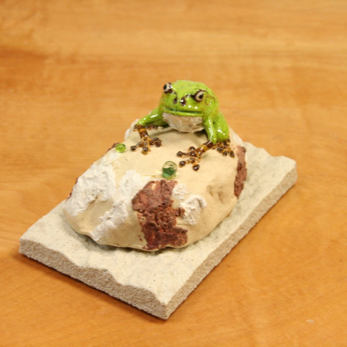 アマガエル（一匹型）陶芸作品 置物（カエル 陶 フギュア） 立体
